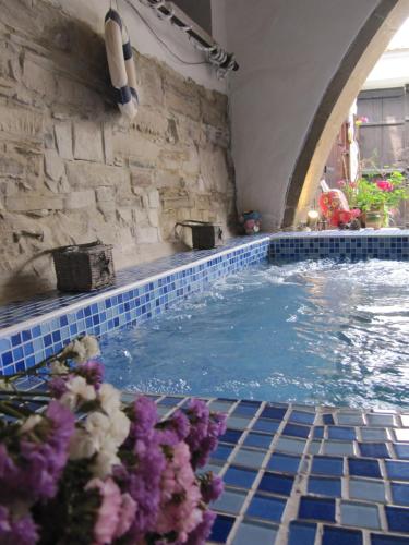 Stratos House