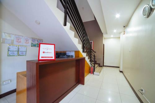 HMV City Gold Hotel by RedDoorz