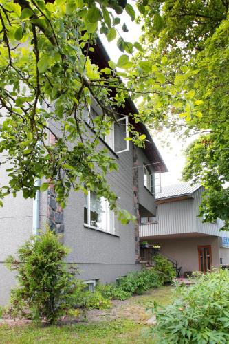 Kraavi Guest Hostel