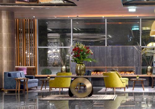 Maestral Resort & Casino