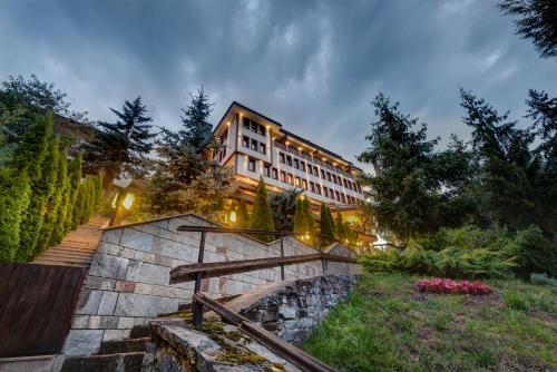 Shiroka Laka Hotel & Spa