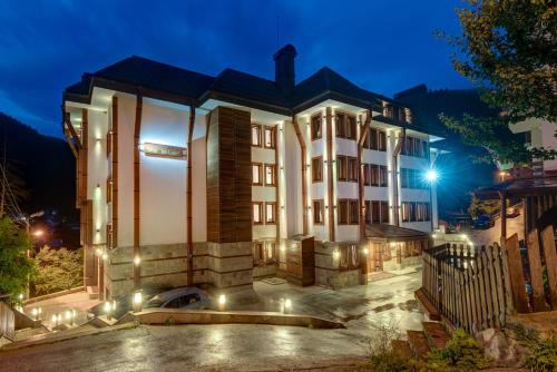 Shiroka Laka Hotel & Spa