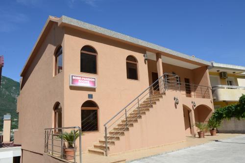 Rooms & Apartments Dobrotski Dvori