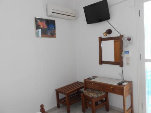 Zorbas Hotel & Studios