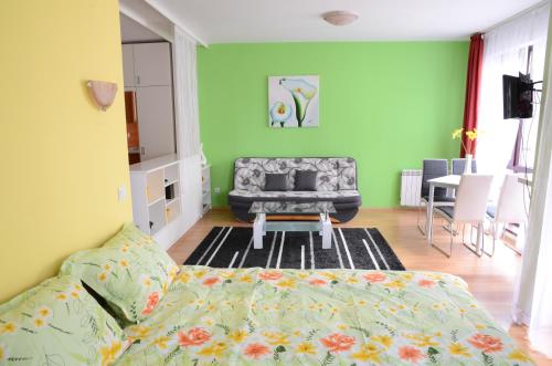 Flora Apartments by Tour Express Service