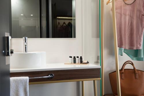 B for Boutique Athens Signature Hotel