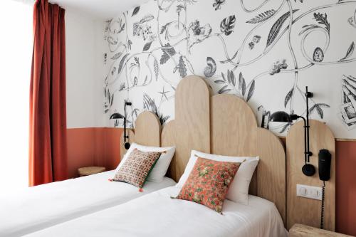 Caulaincourt Square Hostel