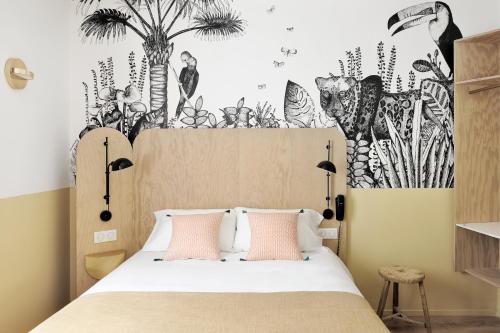 Caulaincourt Square Hostel