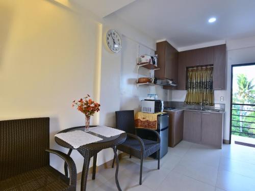 Anahaw Apartments Whitebeach