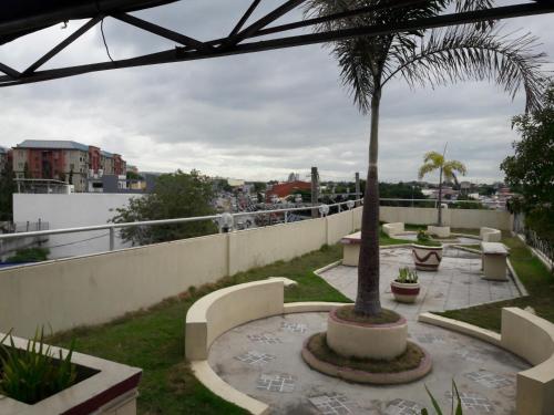 Ekonumi Rooms At Benrosi Plaza