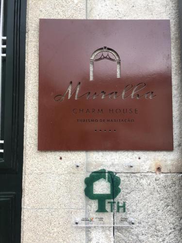 Muralha Charm House