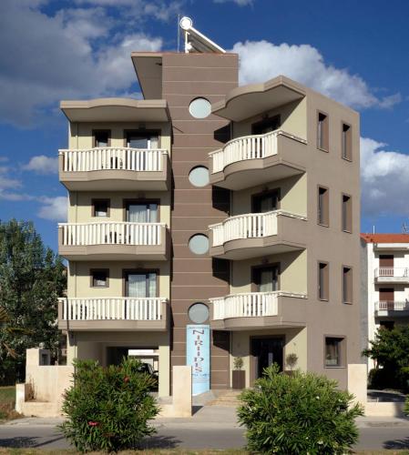 Niriides Studios And Apartments