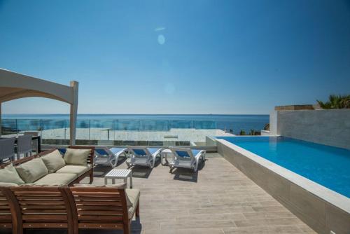 The Sea-Bank Villa Apartments