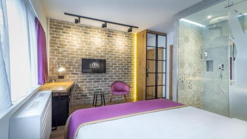 Level Luxury Suites