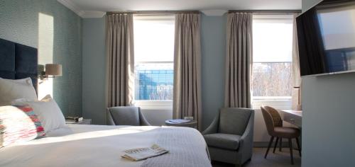 54 Queen’s Gate Hotel
