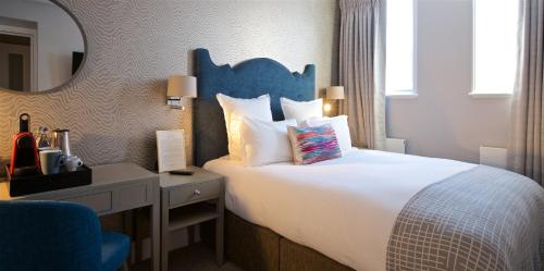 54 Queen’s Gate Hotel