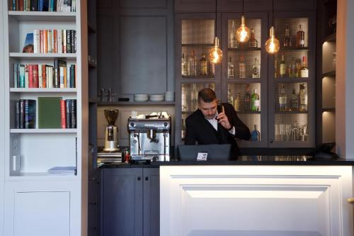 54 Queen’s Gate Hotel