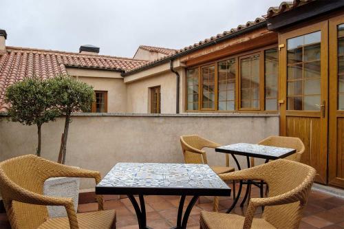 Ikonik Plaza Mercado