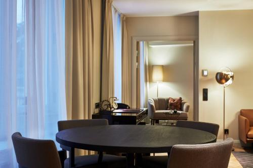 Bank Hotel