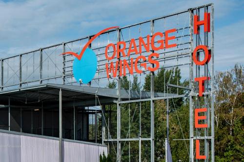 Orange Wings Krems