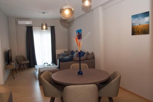 Stylish Zoi's appartment next to HELEXPO, White Tower