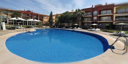 Apartamentos Leo Islamar