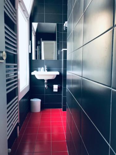 Hotel the Originals Paris Eiffel Tower Lecourbe