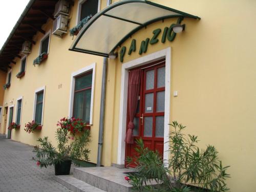 Halász Airport Panzio
