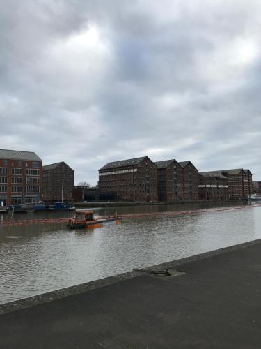 1 bed river apartment on the docks