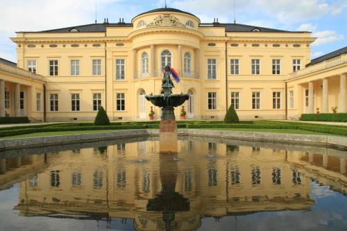 Karolyi Kastely Fehervarcsurgo