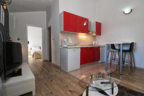 Apartments And Rooms Lorena 236