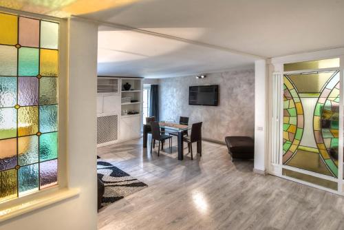 Black and White Suite