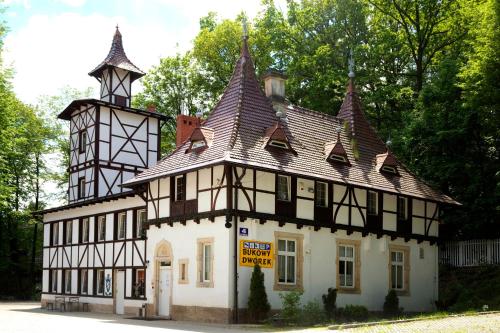 Bukowy Dworek Complex Camelot