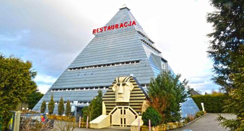 Piramida Hotel & Restaurant
