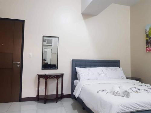 Condo Unit walking distance to Manila Airport (NAIA Terminal 3)