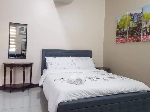 Condo Unit walking distance to Manila Airport (NAIA Terminal 3)