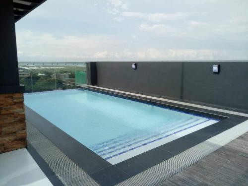 Cityscape Residences, Unit 702