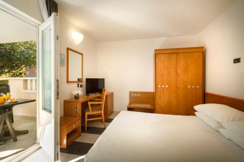 Maistra Select Amarin Resort