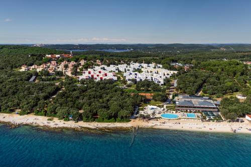 Maistra Select Amarin Resort