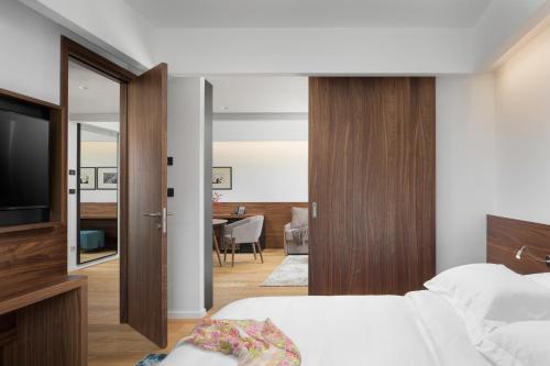 Milan - Hotel & Restaurant