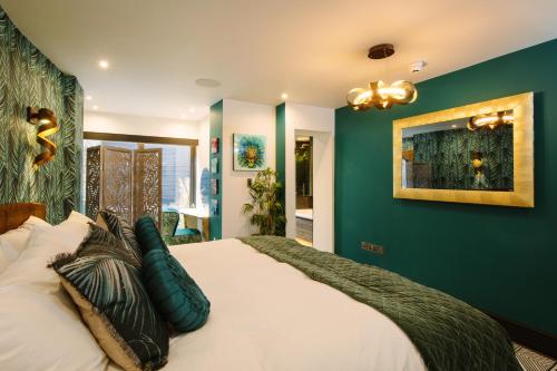Absoluxe Suites