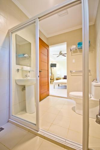 Mikes Dauin Beach Resort