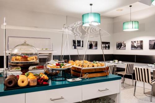 Ikonik Plaza Mercado