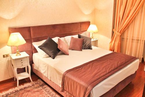 Di Rienzo Pantheon Palace