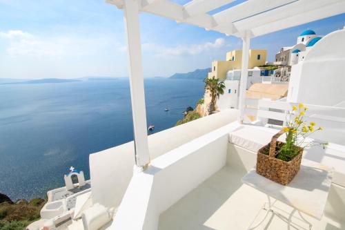 Menias Cave House