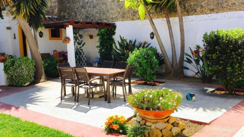 3 Marias Garden House B&B