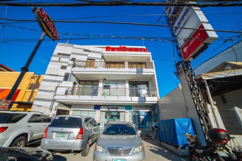 HMV City Gold Hotel by RedDoorz