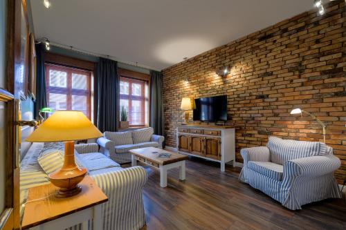Old House Apartments