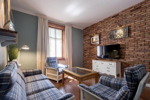 Old House Apartments