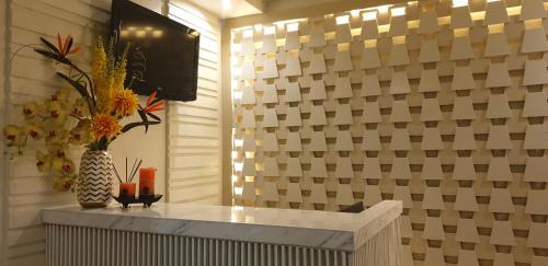 Rnr Suites